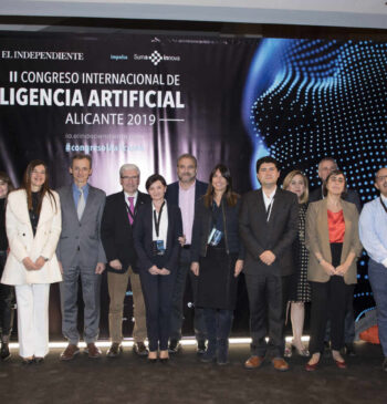 Foto de grupo de los ponentes y participantes del 2º Congreso Internacional de Inteligencia Artificial 2019 en Alicante