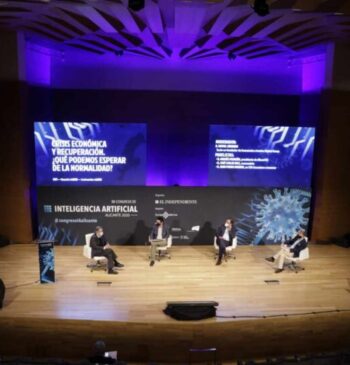 debate "Crisis económica y recuperación. ¿Qué podemos esperar de la normalidad?" en el III Congreso Internacional de Inteligencia Artificial 2020 celebrado en Alicante