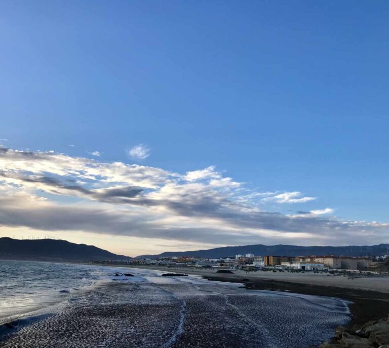De Llanes a Tarifa: estos son los pueblos más buscados en internet de España