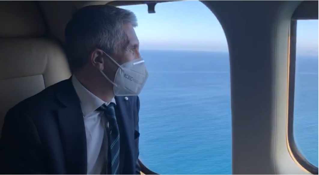 Marlaska y Sánchez sobrevuelan ceuta en helicóptero