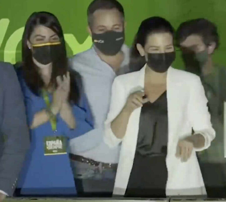 Monasterio baila y canta al ritmo de "¡Echa al coletas!"