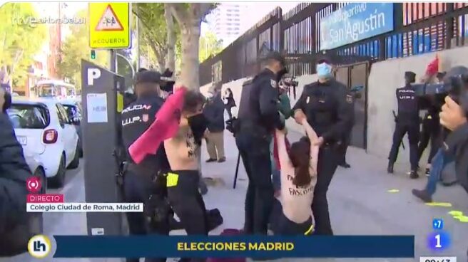 La Policía detiene a activistas de Femen junto al colegio donde ha votado Monasterio