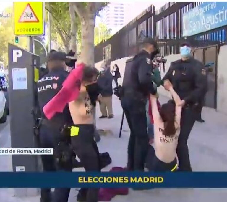 La Policía detiene a activistas de Femen junto al colegio donde ha votado Monasterio