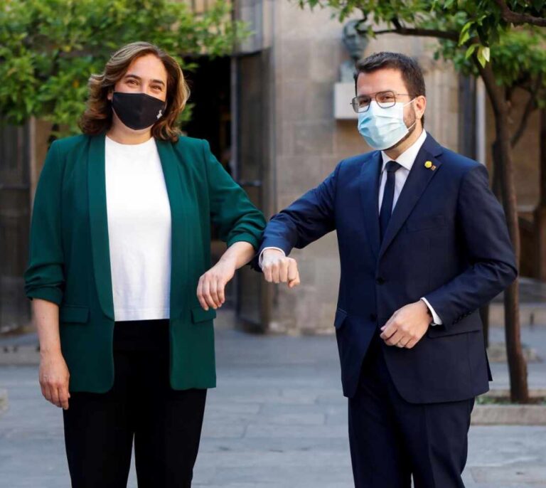 Aragonés y Colau aprueban sus presupuestos para 2022 gracias a la alianza ERC-Comunes