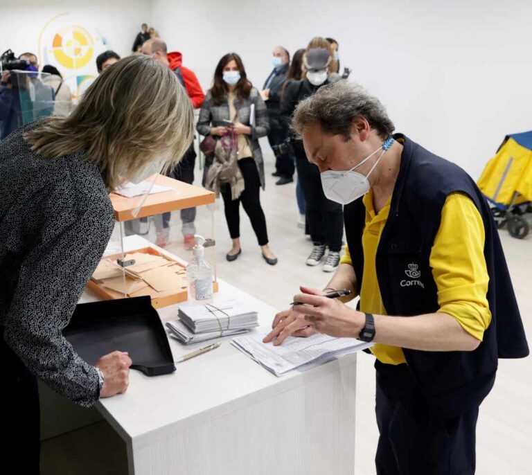 La participación sube 2,2 puntos respecto a las elecciones de 2019 en Madrid