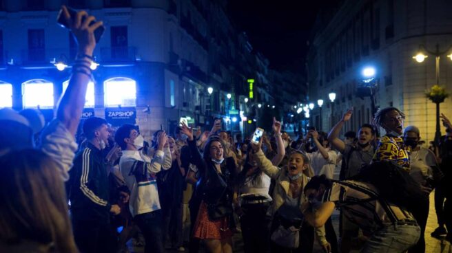 Ambiente en la Puerta del Sol de Madrid tras el fin del estado de alarma. Ambiente en la Puerta del Sol de Madrid tras el fin del estado de alarma.