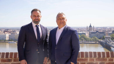 Abascal se reúne con Orban en Budapest y alaba las políticas de natalidad de Hungría