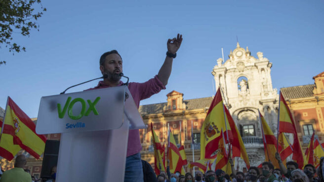 El presidente nacional de Vox, Santiago Abascal, durante una manifestación frente al Palacio de San Telmo (Sevilla)