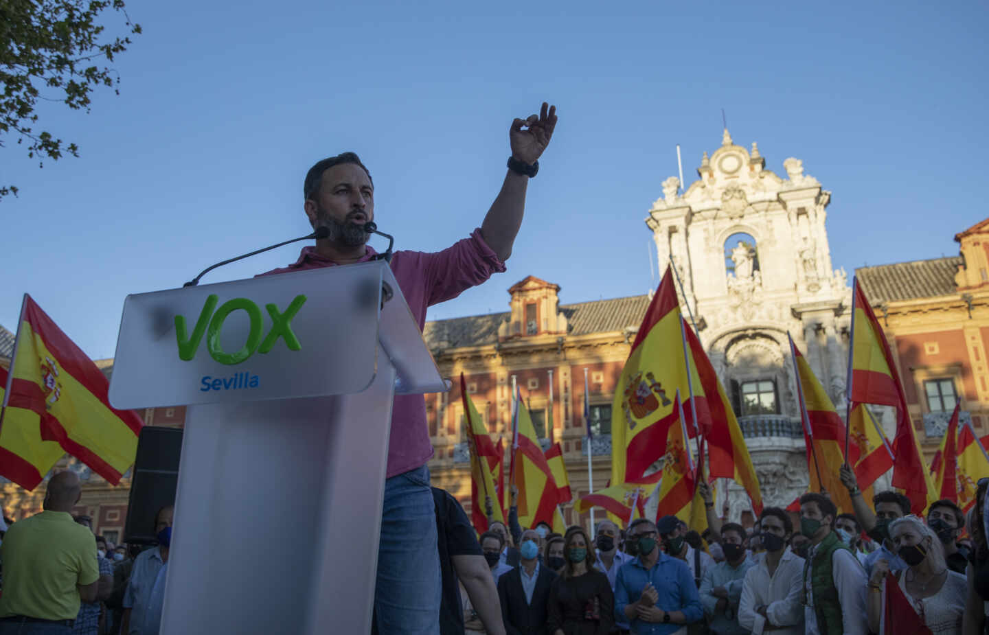 El presidente nacional de Vox, Santiago Abascal, durante una manifestación frente al Palacio de San Telmo (Sevilla)