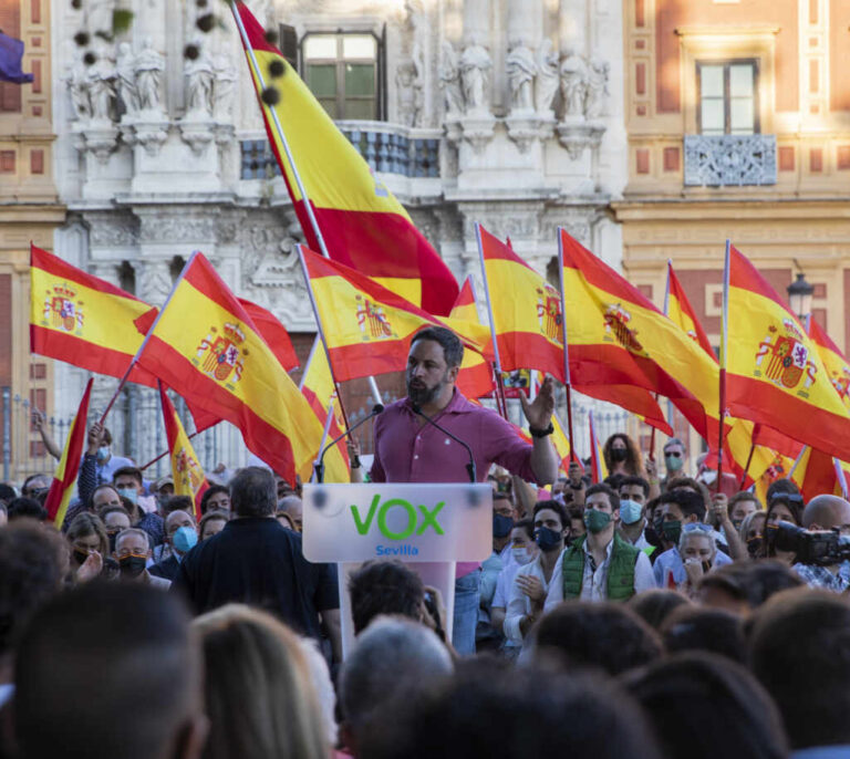 A Vox sólo le queda el miedo al inmigrante y a la suegra