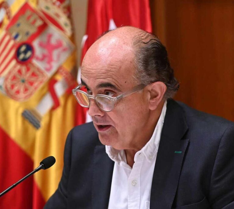 Madrid propone eliminar los aislamientos para enfermos leves de Covid y la mascarilla en interiores
