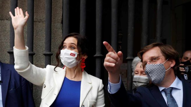 La presidenta de la Comunidad de Madrid, Isabel Díaz Ayuso, junto al regidor de la capital, José Luis Martínez-Almeida La presidenta de la Comunidad de Madrid, Isabel Díaz Ayuso, junto al regidor de la capital, José Luis Martínez-Almeida