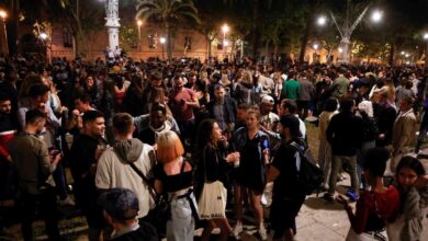 Desalojan a 6.500 personas en Barcelona en la primera noche sin estado de alarma