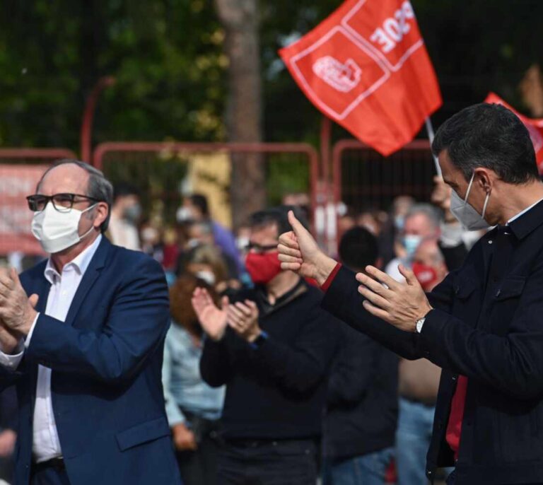 Sánchez cierra la campaña del PSOE comparando a Gabilondo con Biden y azuzando el miedo a Vox