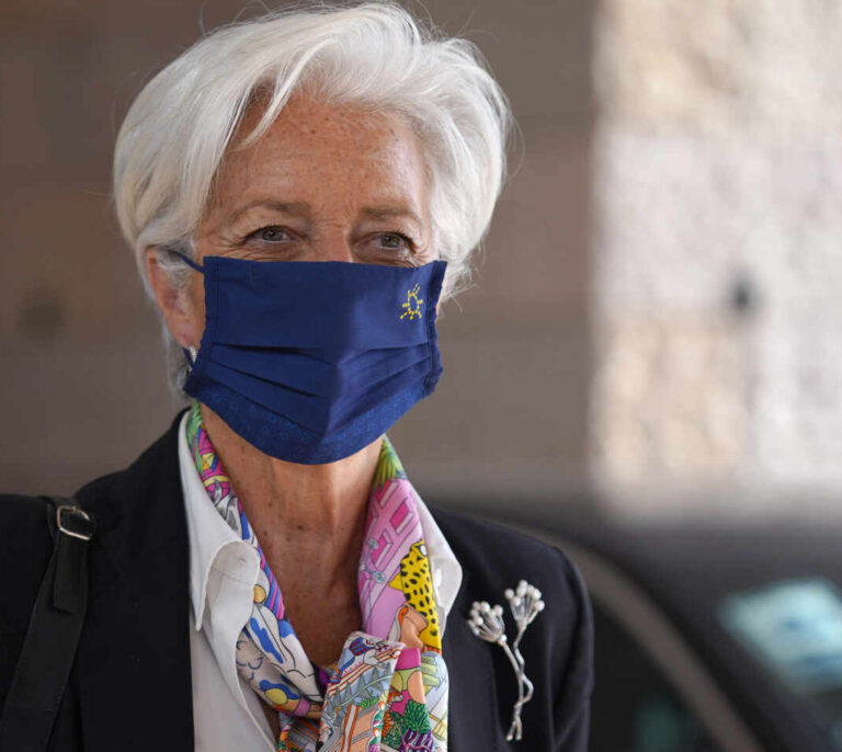 Lagarde cree que es "demasiado pronto" para reducir el programa de compras del BCE