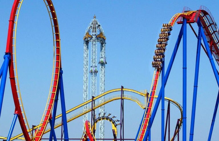 Un hombre insulta a un niño autista y agrede a su madre en el Parque Warner