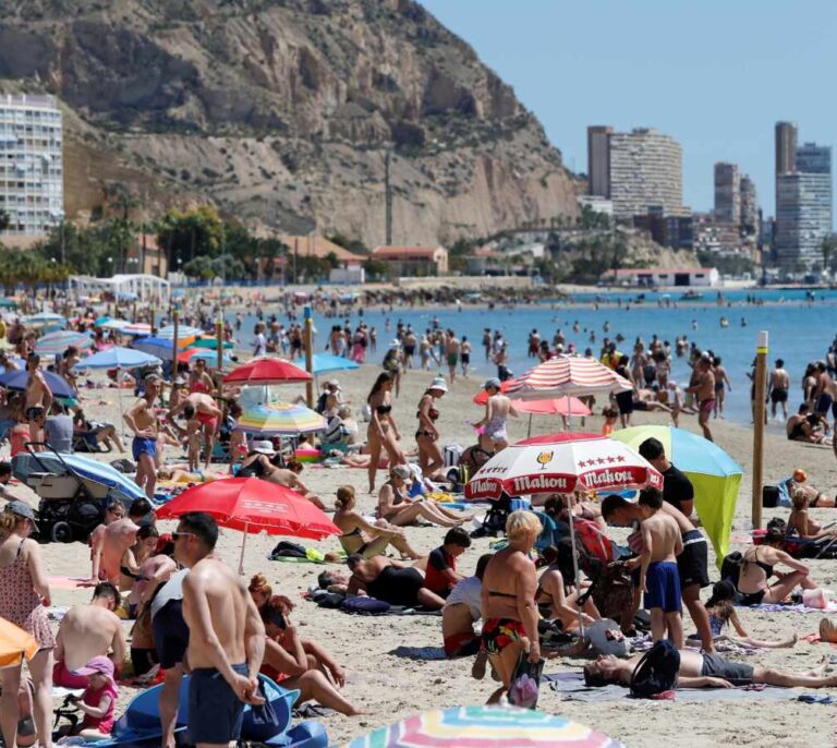 España lidera el número de reservas de turistas extranjeros para viajar en verano