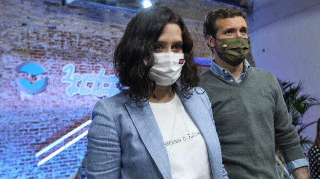 Fotografía de archivo. La presidenta de la Comunidad de Madrid en funciones, Isabel Díaz Ayuso; y el líder del PP, Pablo Casado.