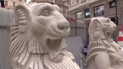 Dos leones de granito de 2.000 kilos coronarán el nuevo templete de la estación de Metro de Gran Vía