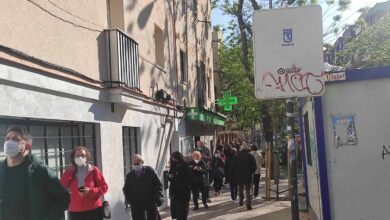 Largas colas para votar en los colegios electorales desde primera hora de la mañana