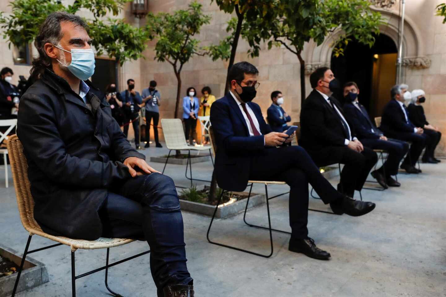 Jordi Cuixart, Jordi Sànchez y Oriol Junqueras, en el Parlament.