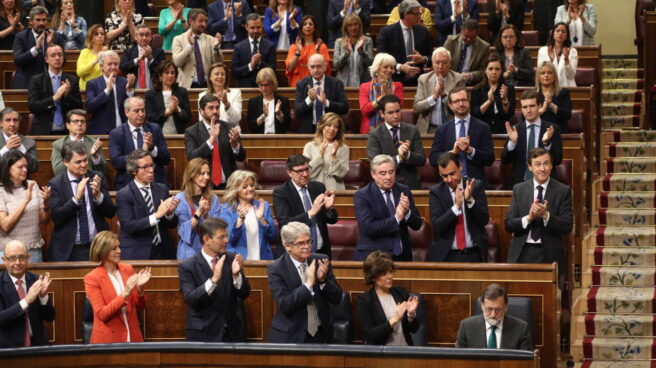 Feminismo, '155' y un bipartidismo arrasado: así era España la última vez que el PP lideraba las encuestas