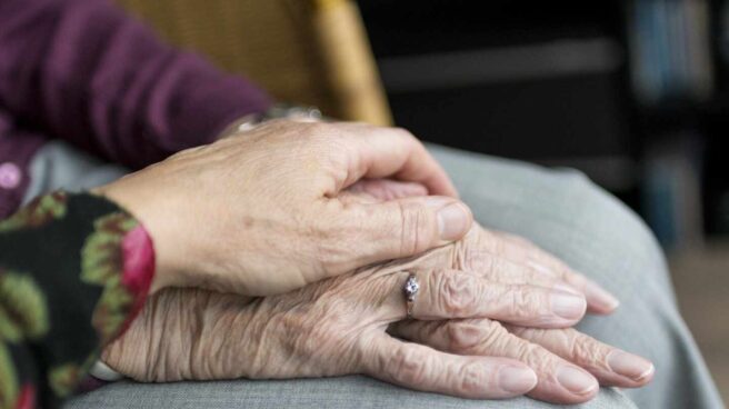 dependencia-clece Los servicios de atención a domicilio y el trabajo en residencias y centros de día de Clece ofrecen una respuesta integral a las situaciones de dependencia por edad o enfermedad.