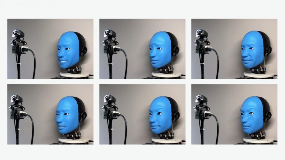 Eva es un robot con 42 músculos que le permite replicar las expresiones faciales humanas.