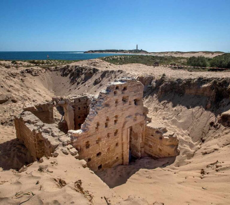Termas romanas de cuatro metros bajo las dunas de Trafalgar