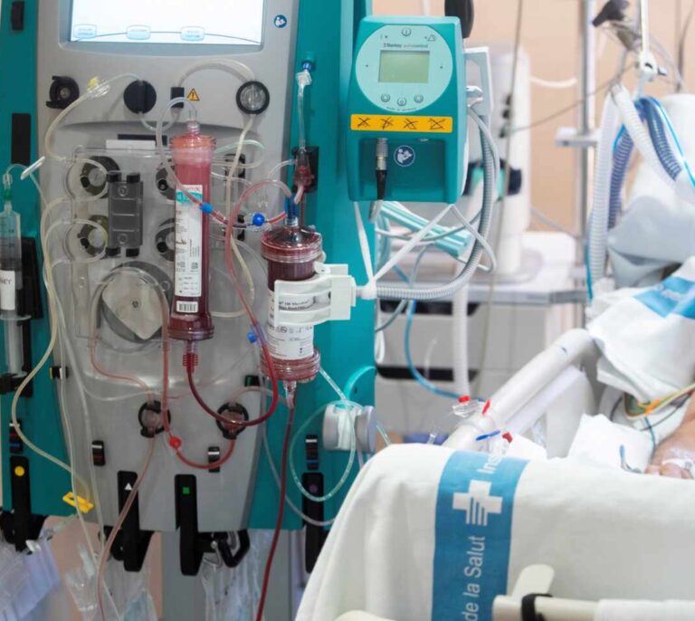 España registra 4.975 nuevos casos y 97 muertes más