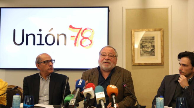 El exsocialista Jesús Cuadrado; el escritor y filósofo, Fernando Savater y el columnista David Mejía en la presentación de la plataforma Unión 78.