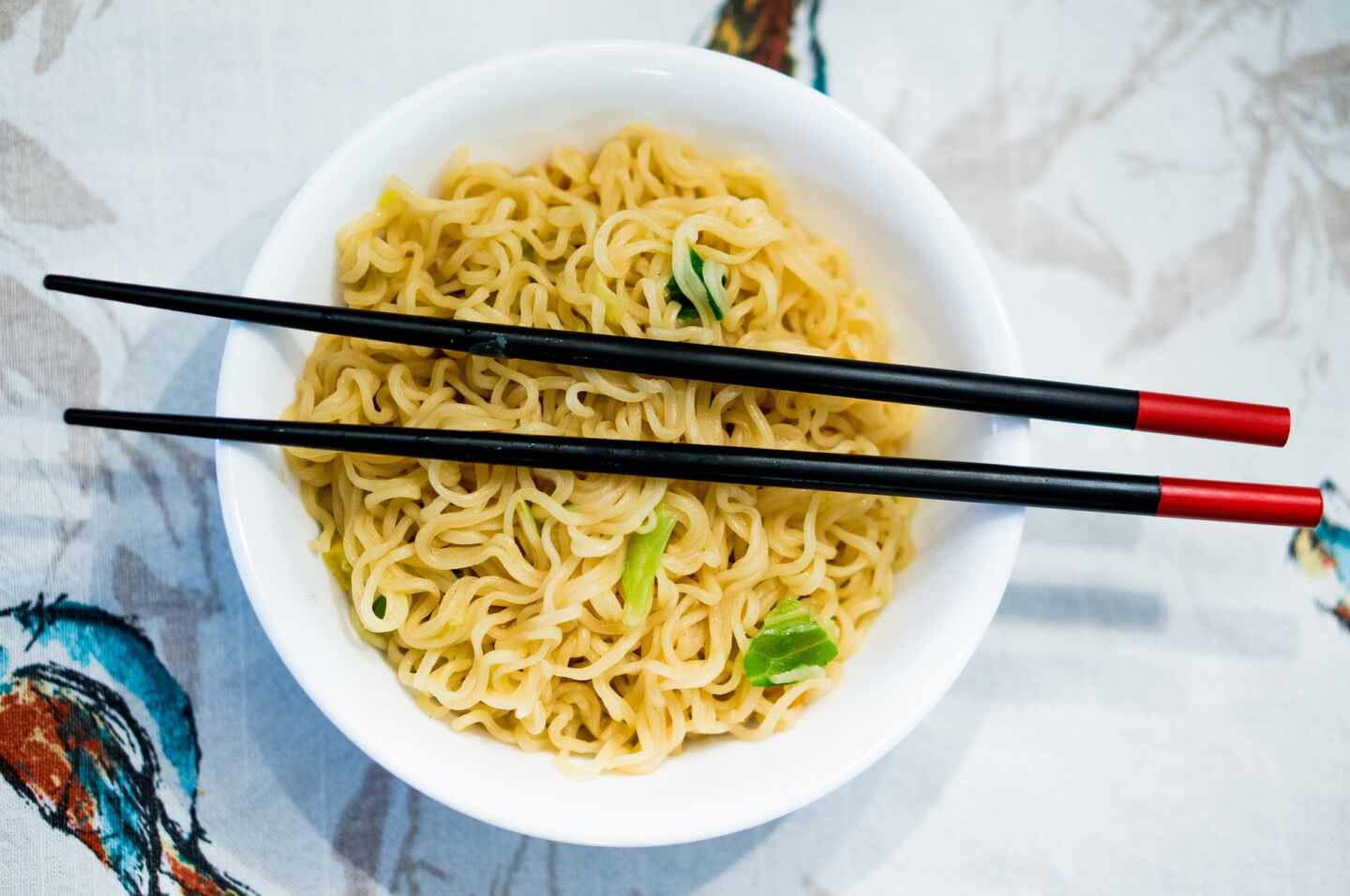 Retiran un lote de noodles del supermercado y piden que no se consuma