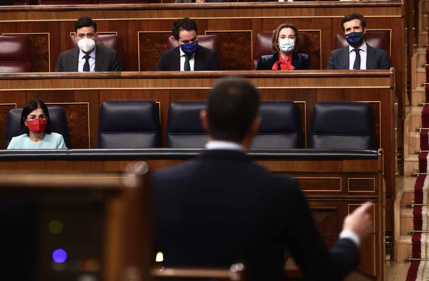 El presidente del Gobierno, Pedro Sánchez, se dirige al líder de la oposición, Pablo Casado, en el Congreso.