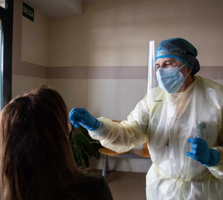 Cataluña registra 954 casos y seis muertes en las últimas 24 horas
