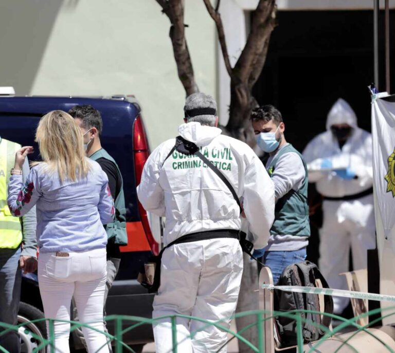 Un hombre mata a puñaladas a su madre y después se suicida
