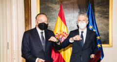 El ministro del Interior y el presidente de la Fundación ”la Caixa”, Isidro Fainé, firman la continuidad de Reincorpora