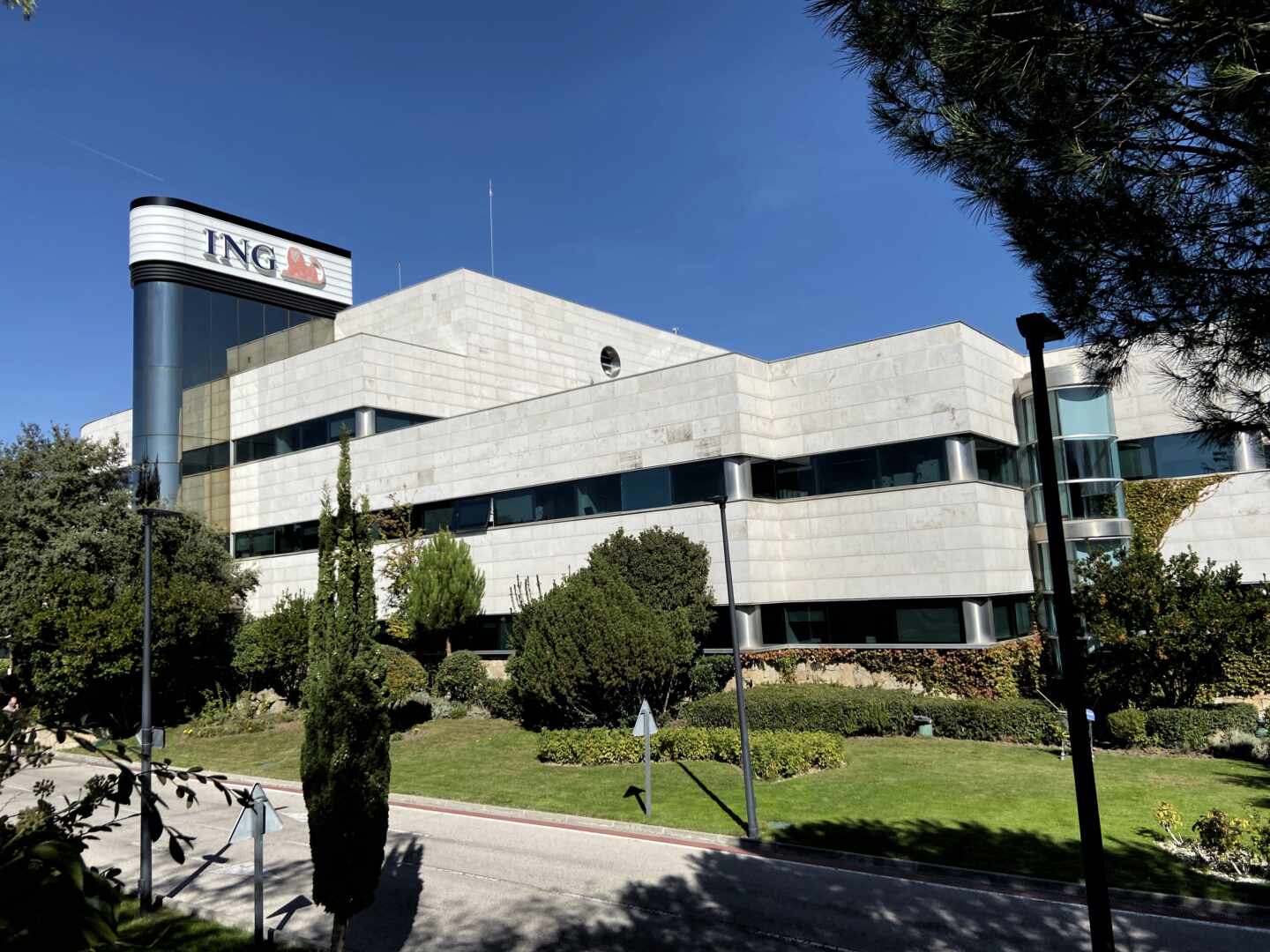 Exterior de la sede central de ING, en las Rozas (Madrid)