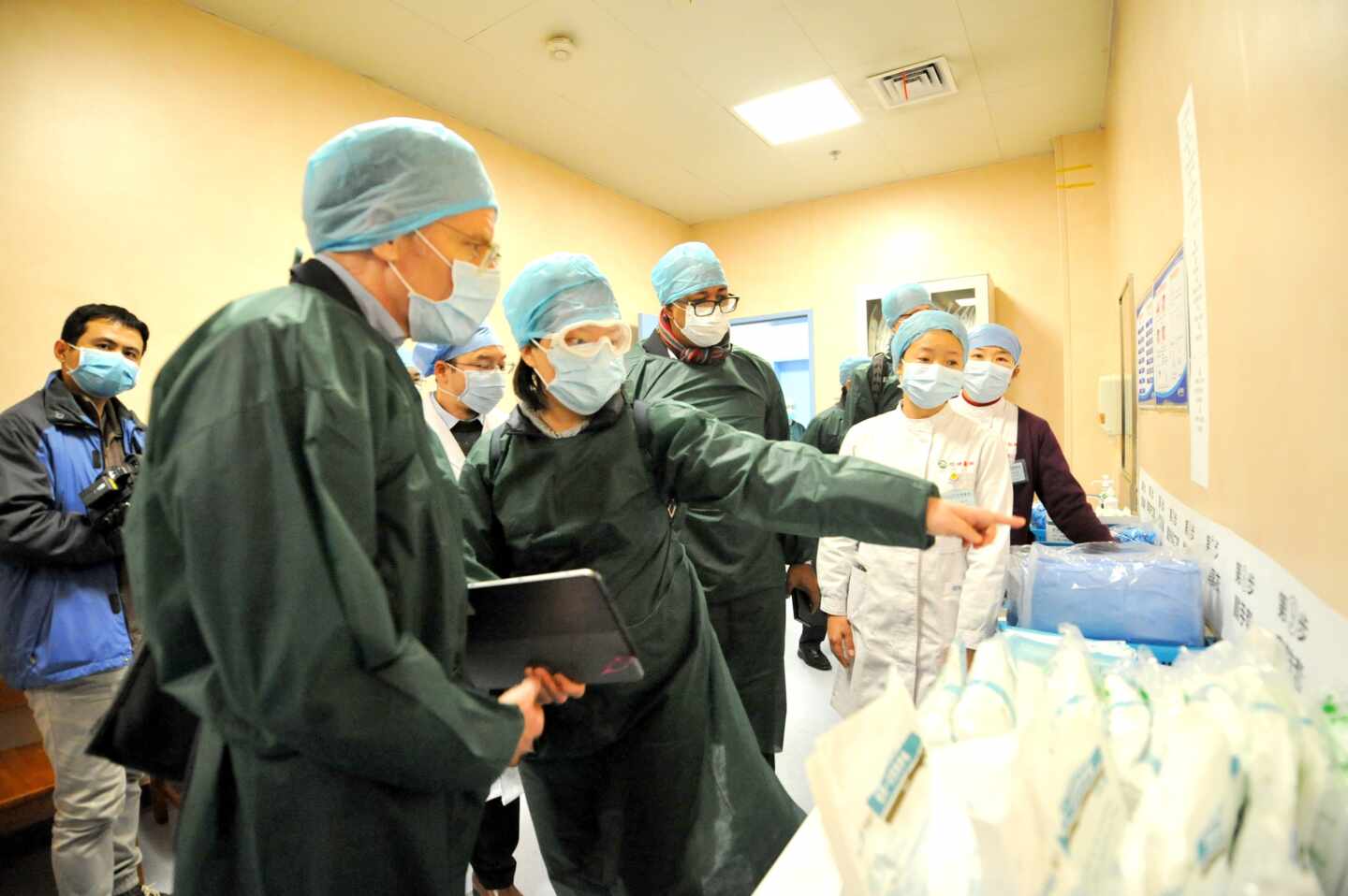 Un equipo de científicos de la OMS investigan el origen del coronavirus en Wuhan.