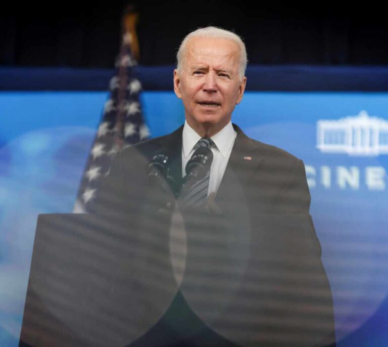 Biden transmite su "apoyo inquebrantable" a Israel y su "derecho" a defenderse de los terroristas