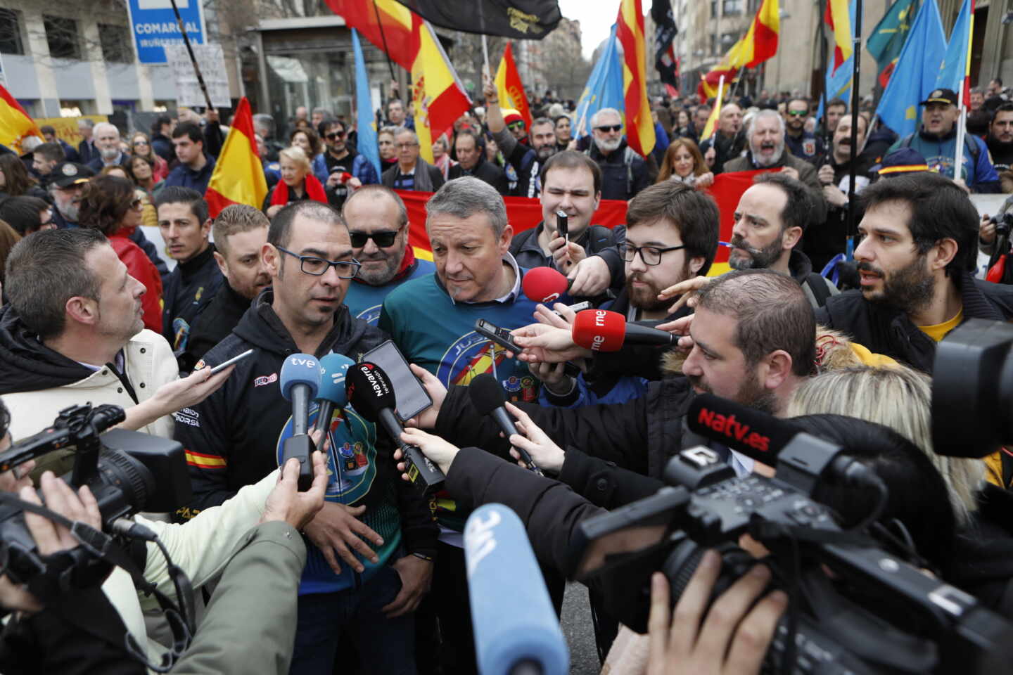 José María García, en el centro, durante una concentración convocada por Jupol y Jucil.