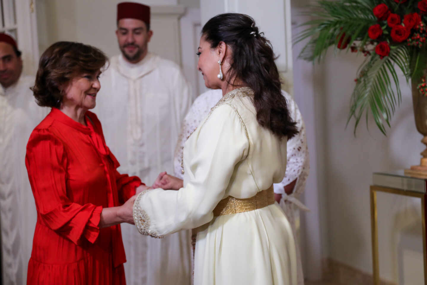 La embajadora de Marruecos en España, Karima Benyaich, junto a Carmen Calvo en una recepción en 2019.