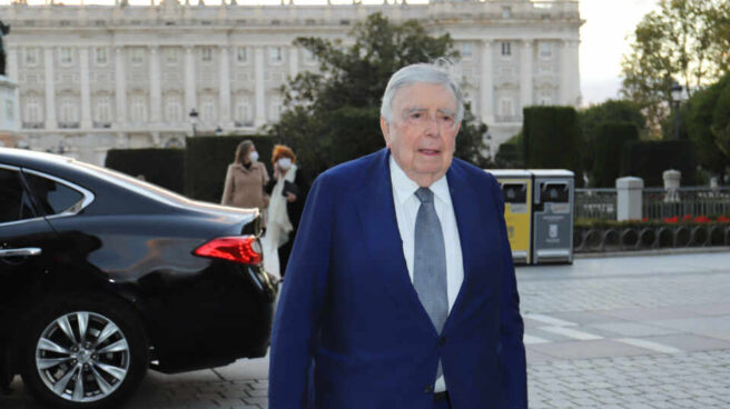 El periodista Luis María Ansón, en el Teatro Real.