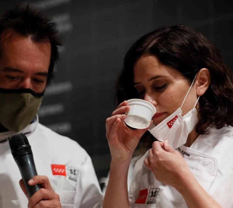 Madrid también valora eliminar la mascarilla en exteriores ante la mejoría de los datos