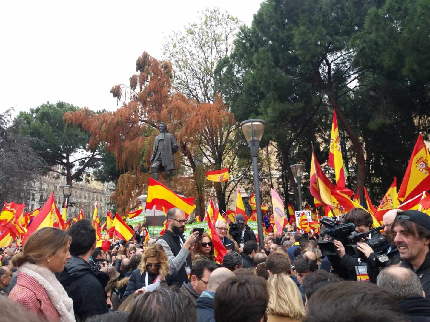 Asistentes a la manifestación de la plaza de Colón de febrero de 2019.