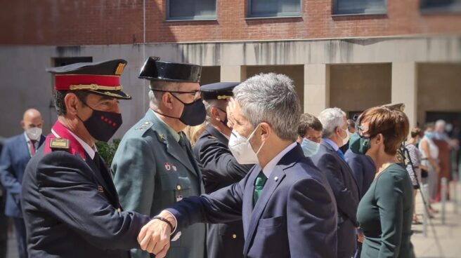 Fernando Grande-Marlaska y Josep Lluis Trapero, en la presentación del nuevo jefe de la Guardia Civil en Cataluña. Fernando Grande-Marlaska y Josep Lluis Trapero, en la presentación del nuevo jefe de la Guardia Civil en Cataluña.