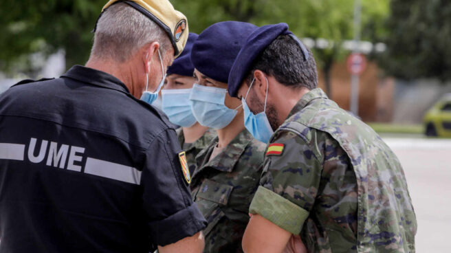 Militares del Ejército de Tierra y de la UME, momentos antes de iniciar labores de rastreo de contactos estrechos de covid-19.
