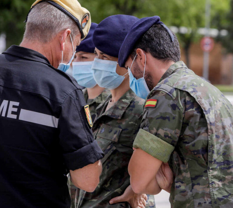 El Gobierno cifra en al menos 1.964 los militares contagiados por coronavirus