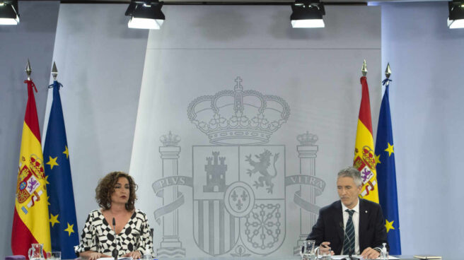 Los ministros María Jesús Montero y Fernando Grande-Marlaska, este martes en conferencia de prensa.