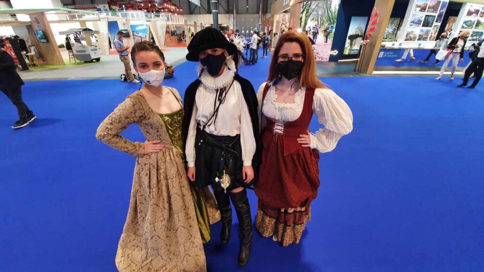 Miriam, Noelia y Ioana promocionan Villarejo de Salvanés.