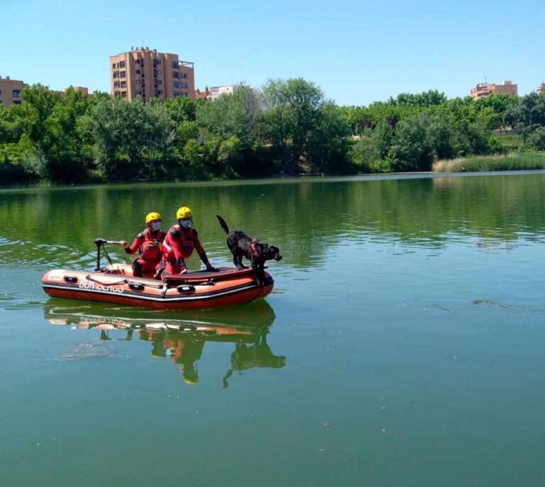 La búsqueda del niño desaparecido en el Ebro cuenta con "todos los medios necesarios"